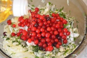 салат из капусты и красной смородины