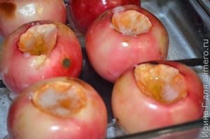 запеченные яблоки с медом и орехами