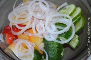 салат с кунжутом и базиликовым маслом
