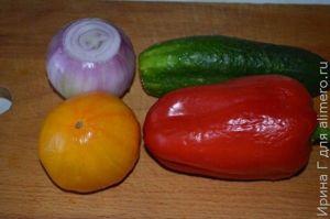 салат с кунжутом и базиликовым маслом