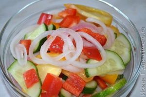 салат с кунжутом и базиликовым маслом