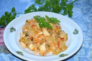 кабачок с рисом, овощами и куриным филе