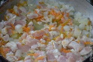 кабачок с рисом, овощами и куриным филе