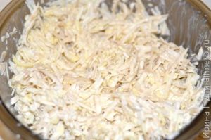 салат из сельдерея с яблоком и сыром