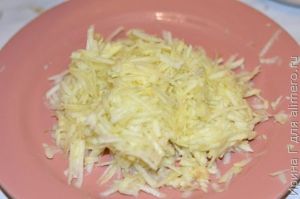 салат из сельдерея с яблоком и сыром