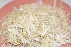 салат из сельдерея с яблоком и сыром