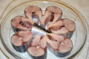 скумбрия с луком в микроволновке