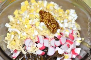 салат из морской капусты с крабовыми палочками