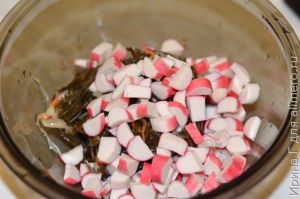салат из морской капусты с крабовыми палочками
