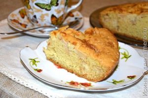 шарлотка с яблоками на яйцах