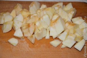 шарлотка с яблоками на яйцах