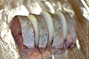 горбуша запеченная с мандарином и луком