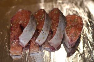 горбуша запеченная с мандарином и луком
