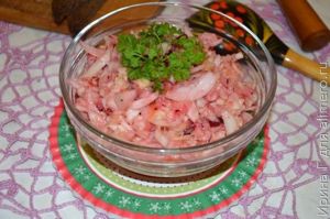 салат из квашеной капусты с редькой