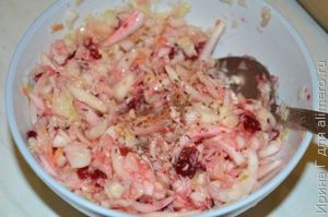 салат из квашеной капусты с редькой