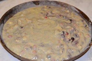 пирог с яблоками и лесными ягодами