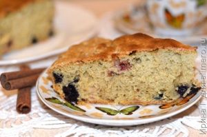 пирог с яблоками и лесными ягодами