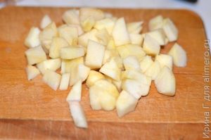 пирог с яблоками и лесными ягодами