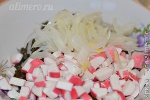 салат из морской капусты с помидорами