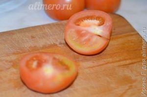 салат из морской капусты с помидорами
