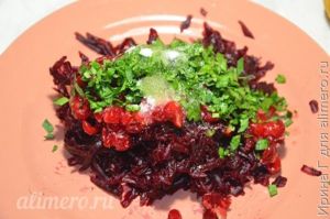 салат из свеклы с клюквой