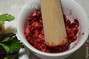 салат из свеклы с клюквой