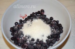 десерт из йогурта с черникой
