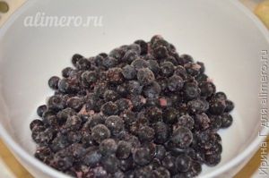 десерт из йогурта с черникой
