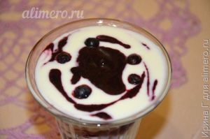 десерт из йогурта с черникой