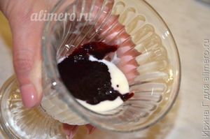 десерт из йогурта с черникой