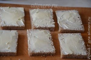 бутерброды с маслом и чесноком