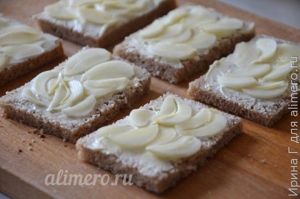 бутерброды с маслом и чесноком