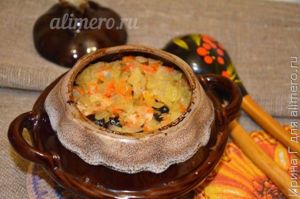 капуста с мясом тушеная в горшочке