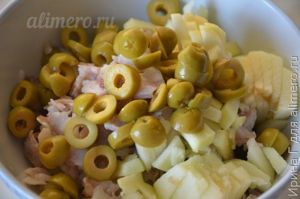 рыбный салат с оливками