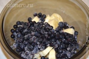 смузи из банана и черники