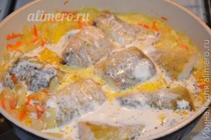 навага с овощами в сметане