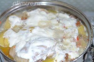 курица тушеная с овощами и лисичками