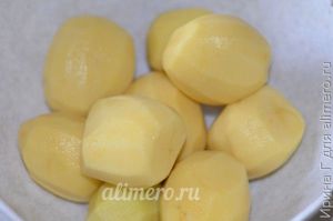 курица тушеная с овощами и лисичками