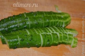 салат из огурцов и зеленого лука