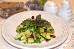 салат из огурцов и зеленого лука