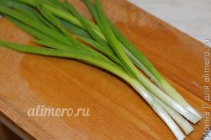салат из огурцов и зеленого лука