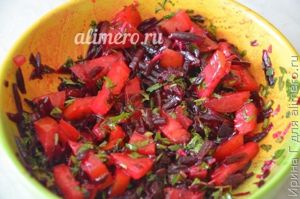 салат из свеклы с помидором
