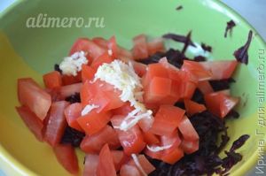 салат из свеклы с помидором