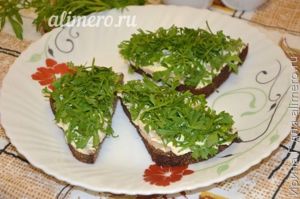 бутерброды с курицей и кресс-салатом
