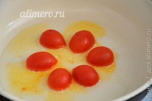 белковый омлет с помидорами и шпинатом