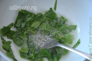 белковый омлет с помидорами и шпинатом