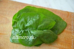 белковый омлет с помидорами и шпинатом