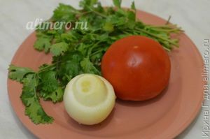 салат из помидоров с кинзой и луком