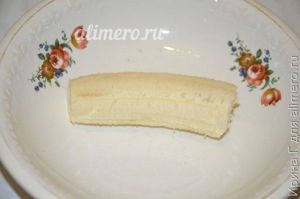 десерт из банана и жимолости с молоком