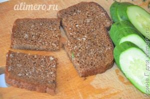 бутерброды с творогом и огурцом